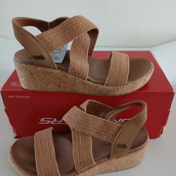Skechers Women's Brown Wedge Sandals Size 6 New - Picture 1 of 16